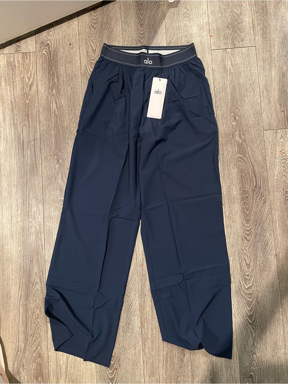 Alo Women’s Navy Blue Wide-Leg Pants – Size M, NWT